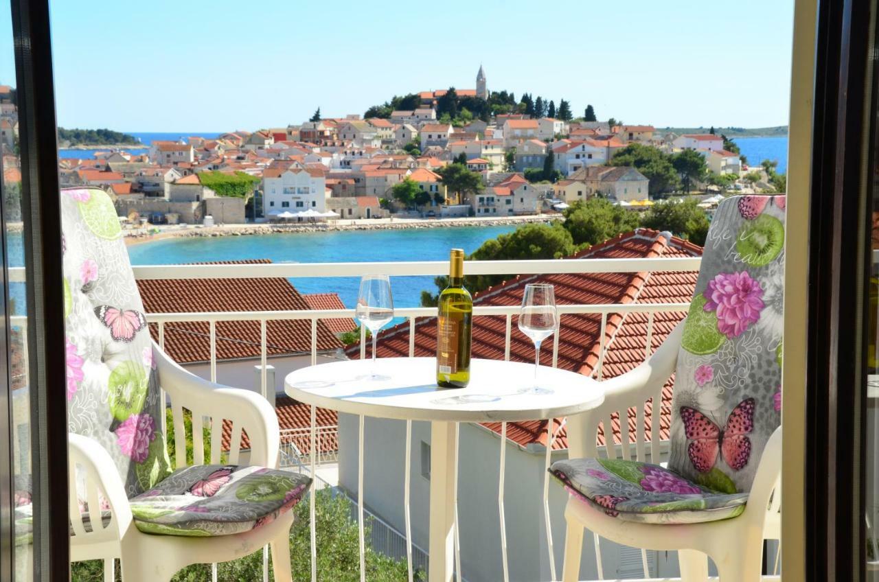 Apartmani Piculo Примоштен Екстер'єр фото