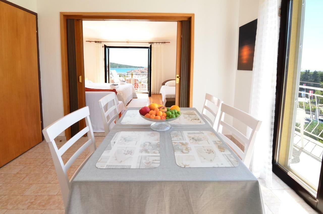 Apartmani Piculo Примоштен Екстер'єр фото